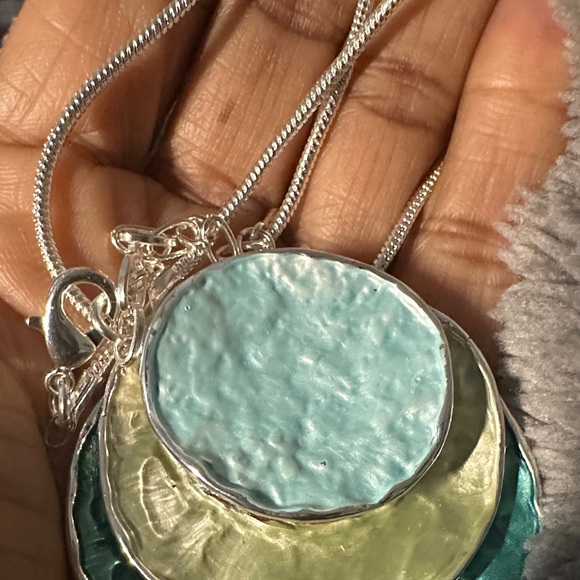 A bohemian three-layer circular zinc alloy silver-plated enamel pendant necklace - Picture 5 of 10